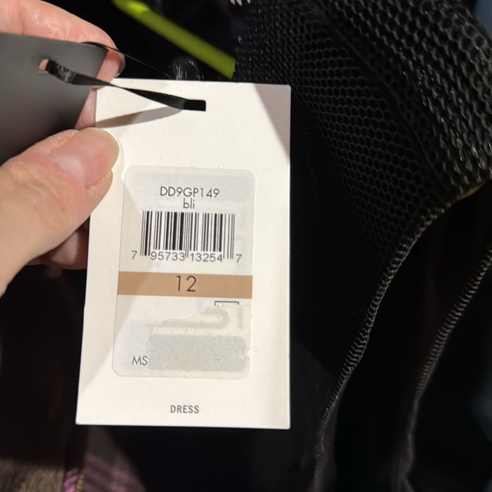 DKNY Beautiful dress with a flared bottom - Picture 5 of 5